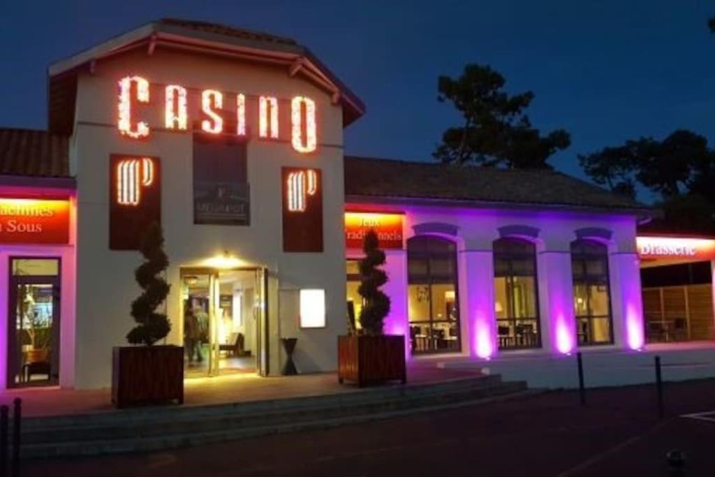 Coquillages & Crustaces Avec Piscine Chauffee & Chalet Marennes (Charente-Maritime)